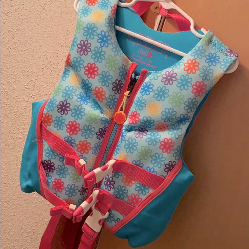 Girls life jacket 30-50lbs